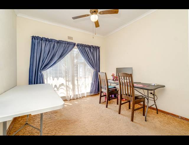 5 BEDROOM HOUSE FOR SALE IN FONTAINEBLEAU
